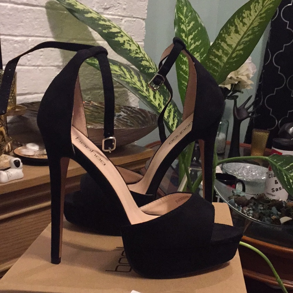 NEW BOOHOO HEELS SIZE 40